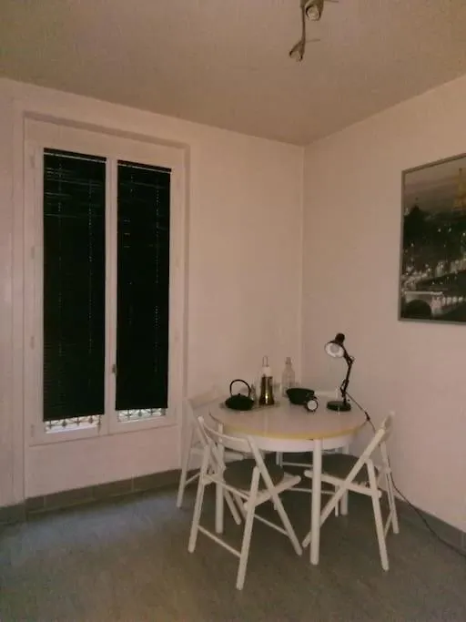 Petit Cocon En Plein Coeur De Paris Apartment